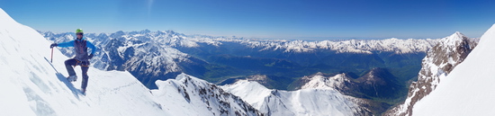 Svanetská časť Kaukazu pri pohľade zo severného vrchola Ušby
