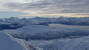 Pohľad z vrcholu Kvannfjelletu smerom na juh (v pozadí Romsdalsalpene)