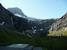 Časť serpentín Trollstigen pri pohľade z doliny Isterdalen