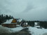Čím viac sa blížime na Slovensko, tým je okolitá atmosféra pochmúrnejšia (na fotke vidieť dedinky okolo Zakopaného, odkiaľ sme pokračovali do Sportrysov v Poprade po nové lyže a potom do konečnej stanice - Liptovského Mikuláša)