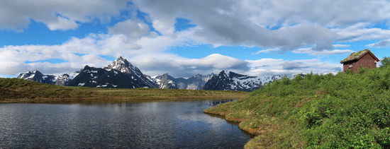 Výhľad na centrálnu časť Romsdalských Álp z čarovnej Moanebby