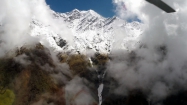 Z masívu Manapathi padlo niekoľko obrovských lavín až dole do džungle