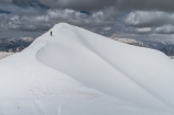 Záverečný snehový hrebeň na vrchol Koloon Bastak (4156 m) - fotil Robo