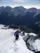 Vo vrcholovej časti Lenzspitze preto radšej zatáčame na SV hrebeň, kde je snehu nafúkaného trochu viac (fotil J. Švihálek)