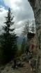 Na Falkensteine lezie pár domácich, ktorí si pochvaľujú chladné počasie, vďaka ktorému sú dnes ideálne lezecké podmienky