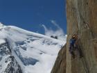 Kontrast vyhriatej žuly Digitálnej špárky a zamrznutých serakov Mont Blancu - fotil Zoban