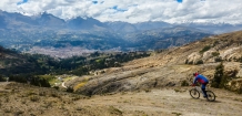 Následný zjazd s kilometrovým prevýšením dole do Huarázu je snáď to najlepšie, čo som na horskom bajku doposiaľ zažil