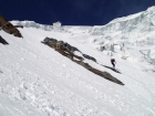 Jazda popri serakoch ľadovca sa zo začiatku javí ako parádny lyžiarsky zážitok (fotil J.Švihálek)