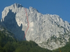 Zákres cesty Spass 2000 (8-, E3-, 330 m) v SV stene Fleischbanku