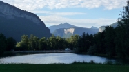Regenerácia po náročnej vysokohorskej turistike prebieha v jazerách Lac du Illets neďaleko mestečka Sallanches