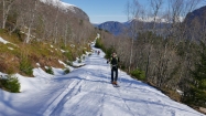 Nástup aj dnes na lyžiach už od auta (fotila Berry)