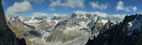 Nádherné výhľady z deviateho štandu Americkej cesty na Fou smerom na ľadovec Leschaux a Glacier des Periades