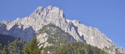 Centrálna časť pohoria Wilder Kaiser pri pohľade z Griesner Alm