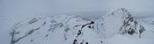 Čierno-biele výhľady z vrcholu smerom na JZ (vpravo vidieť západný vrchol Lauparen)