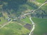 Letecký pohľad z vrcholu na osadu Skylstad (kvíz: nájdite našu červenú kiu, hint: samota)