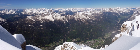Panoráma jarných Dolomitov z vrchola Antelao