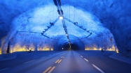Laerdalstunnelen s dĺžkou 24,5 km je najdlhším cestným tunelom na svete