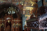 Podobne ako chrámy iných vierovyznaní, aj ortodoxné božie stánky majú svoje interiéry detailne vyzdobené