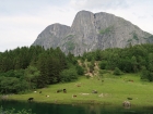 Kilometrová západná stena masívu Goksoyry pripomína Yosemity
