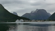 Temné počasie akoby odrážalo našu nostalgickú náladu, keď opúšťame prekrásny kraj Romsdalu