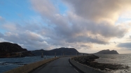 Naspäť k Hjorundfjordu sa vraciame scenerickou cestou spájajúcou ostrovy s pevninou