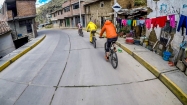 Farebnými predmestiami Huarázu frčíme do centra mesta