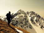 V marci 2014 nás po kurze lyžovania na zjazdovke a praktickom lavínovom kurze čaká 8-dňový skialpinistický kurz s túrami v Západných, Nízkych a Vysokých Tatrách (fotil Ján Kořínek)