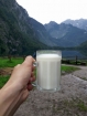Cestou naspäť sa zastavujeme na Fischunkealm, kde ochutnávame čerstvé alpské mlieko, ktoré sa chuťou s tým z obchodu naozaj nedá porovnať