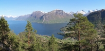 Kilian s Emily si veru vybrali nádherné miesto na život na farme dole pri fjorde