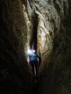 Okolo cesty sa vo vápencových stenách nachádza množstvo väčších či menších jaskýň