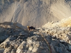 V sedemnástej dĺžke si po necelých jedenástich hodinách lezenia užívame lúče zapadajúceho slniečka i parádnu expozíciu - fotil P. Rajčan