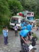 Autobus nás nakoniec vykladá až za Tatopani niekde okolo dediny Babiyachaur