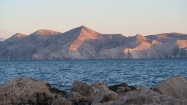 Výhľad na kopce ostrova Prvič