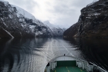 Poobedie využívame na vyhliadkovú plavbu hore-dole slávnym Geirangerfjordom popri ešte slávnejších vodopádoch Sedem sestier (dnes skôr Traja bratia, aj to len takí poslabšie tečúci...)