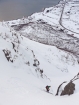 Vďaka veľmi dobrým snehovým podmienkam môžeme lyžovať priamo korytom hlbkého žľabu až dole na cestu